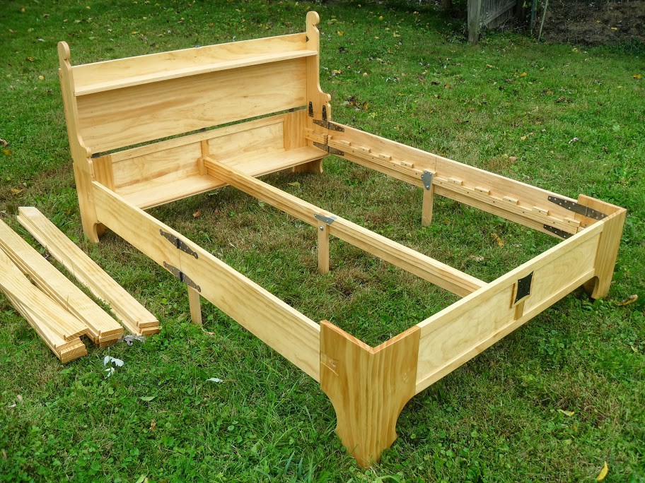 Деревянная кровать своими руками в загородном доме или квартире