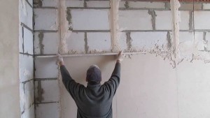 штукатурить стены из пеноблока