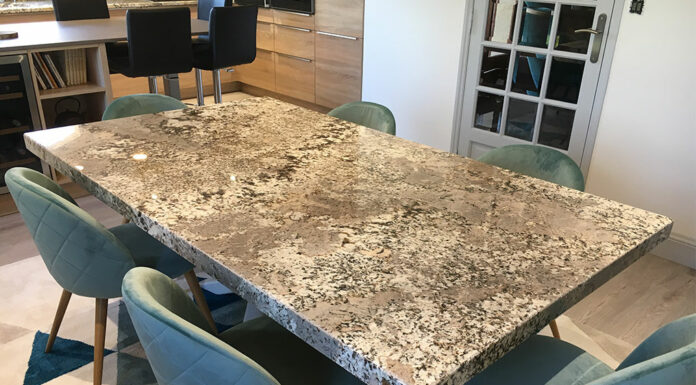 Обеденные столы из искусственного камня