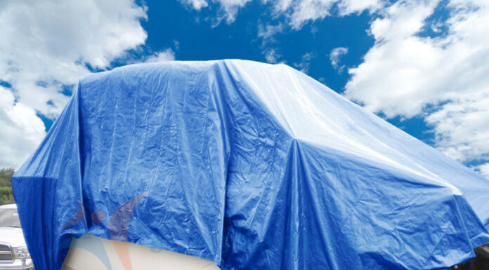 Преимущества тентов из тарпаулина