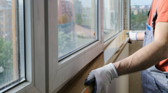 Как обезопасить окна в квартире