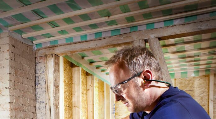 Аренда торцовочной пилы в Минске: чем она удобнее дисковой, в каких сферах применяется и почему выгоднее покупки