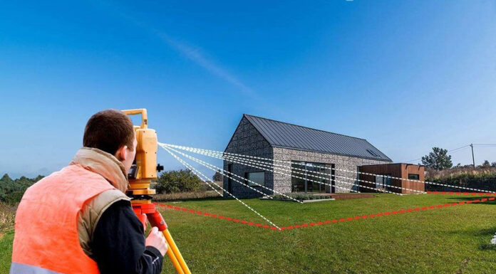 Вынос в натуру границ земельного участка: зачем нужен, как может помочь в суде с соседями и как помогает увидеть границы на местности