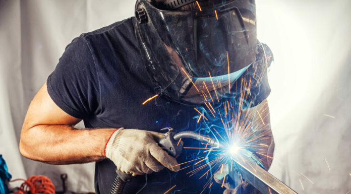 Где купить качественные электросварочные аппараты: популярные виды, критерии выбора, особенности и плюсы компании ТОРУС