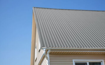 Что такое крыша из профнастила: какими характеристиками обладает, указания в маркировке листа, используемое покрытие