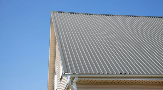 Что такое крыша из профнастила: какими характеристиками обладает, указания в маркировке листа, используемое покрытие