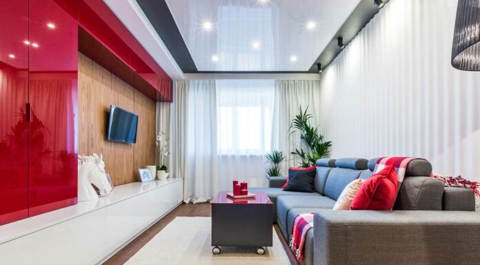 Натяжной потолок на кухне