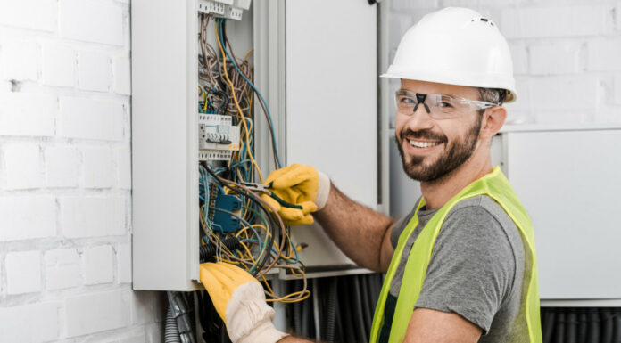 Вызов аварийного электрика: замена проводки, замена автоматов отключения, подключение к электрической сети, гарантия