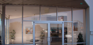 Остекление магазина: красиво, выгодно и быстро