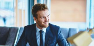 АКБ «ЦентроКредит»: плюсы сотрудничества, открытие брокерского счета, возможности, другие предложения