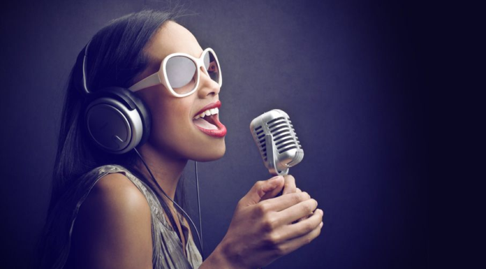 Научиться вокал с педагогом или онлайн: что предлагает студия Соло Некст, можно ли научиться вокальным данным самостоятельно, сколько нужно учиться вокалу, почему у музыкантов не играется музыка на свадьбах