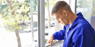 Ремонт пластиковых окон: вторая жизнь старых конструкций