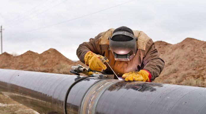 Ремонт трубопровода: причины поломки и способы устранения