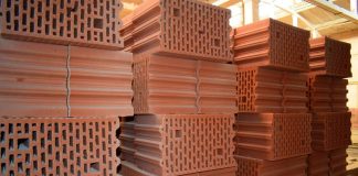 Чем хороши такие материалы, как керамический блок, лицевой кирпич и брусчатка?