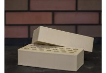 Оформляем двор нового частного дома: керамический блок, лицевой кирпич и тротуарная плитка