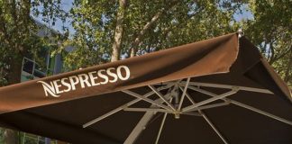 Уличные зонты: виды, цвет, назначение