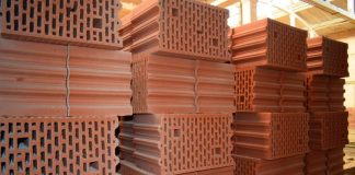 Чем отделывают дворы частных домов: керамический блок, облицовочный кирпич, тротуарная плитка