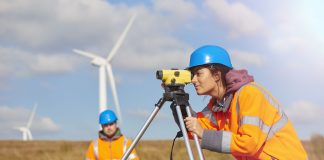 Замер участка геодезистом: методы и необходимые инструменты