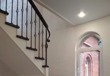 Как выбрать исполнителя для лестницы в дом на заказ?