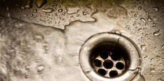 Эффективное удаление трудных засоров: работа в канализации профессионалами