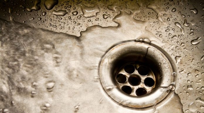 Эффективное удаление трудных засоров: работа в канализации профессионалами