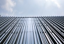 Нержавеющий профнастил: плюсы, особенности, область применения