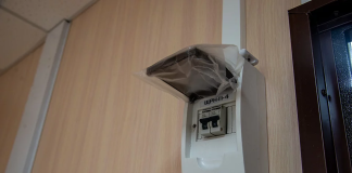 Безопасность: правила разводки электрики в бытовке