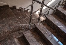 Изысканные лестницы из гранита: ваш путь к красоте дома