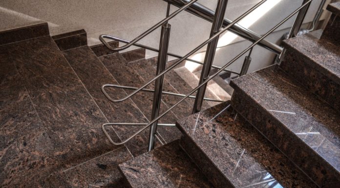 Изысканные лестницы из гранита: ваш путь к красоте дома