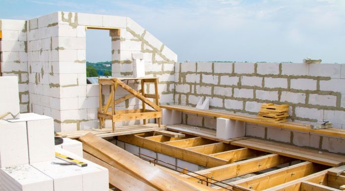 Дом из газобетона или каркасник?