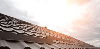 Металлочерепица: кровля для жилых зданий, которая никогда не выходит из моды