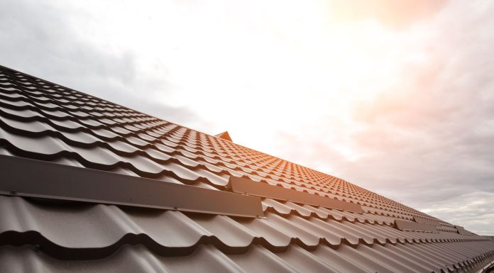 Металлочерепица: кровля для жилых зданий, которая никогда не выходит из моды