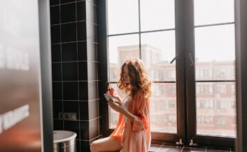 Балконы: как происходит остекление