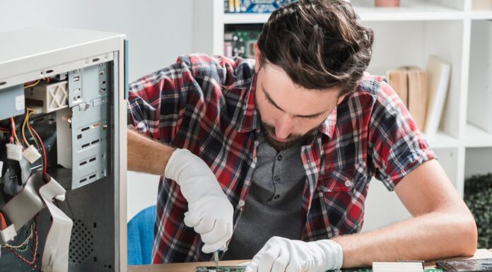 Ремонт телевизор: как починить технику freepik