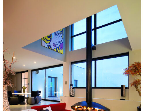 Угловые дровяные камины для загородного дома: их плюсы и разнообразие