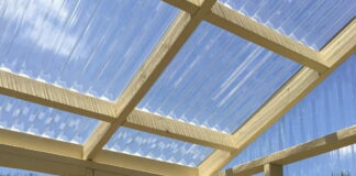 Листовой поликарбонат: плюсы применения и выбор