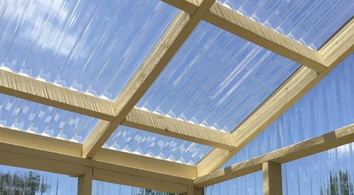 Листовой поликарбонат: плюсы применения и выбор