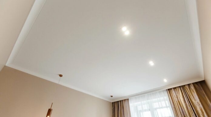 Почему выбирают натяжные потолки: основные причины и плюсы