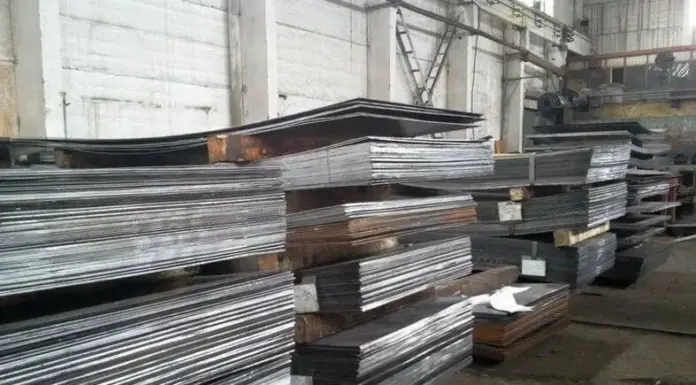 Стальной лист в строительстве и производстве: виды, характеристики и особенности применения