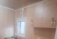 Как правильно установить бытовку на участке: фундамент, выравнивание, подключение